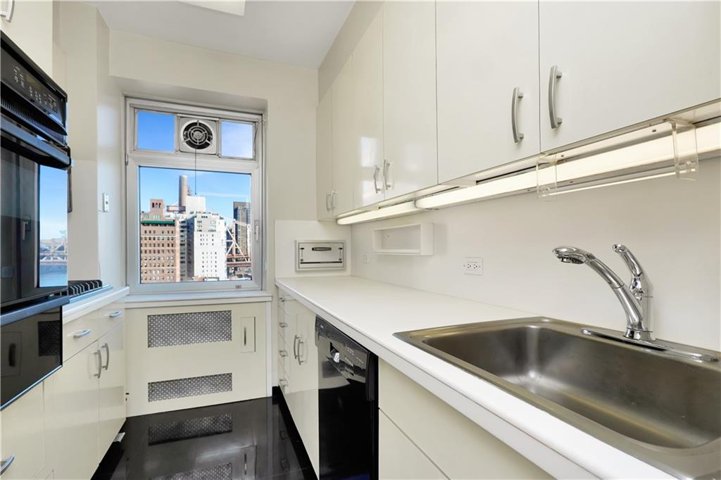 New York, New York 10022, United States, 2 Bedrooms Bedrooms, ,2 BathroomsBathrooms,Residential,Active,53018