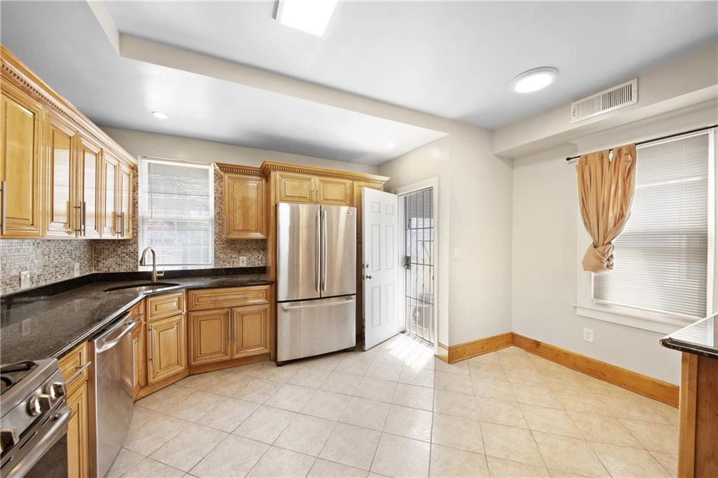 Brooklyn, New York 11203, United States, 4 Bedrooms Bedrooms, ,2 BathroomsBathrooms,Residential,Active,119525