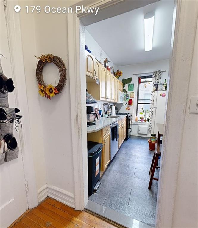 Brooklyn, New York 11218, United States, 1 Bedroom Bedrooms, ,1 BathroomBathrooms,Residential,Active,100259