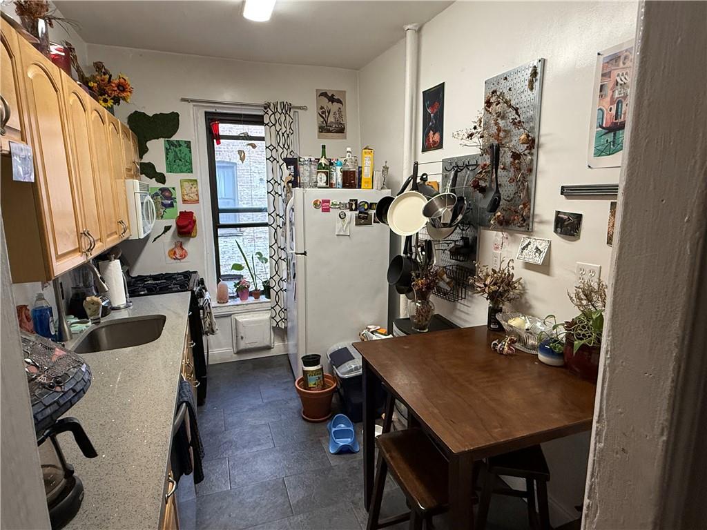 Brooklyn, New York 11218, United States, 1 Bedroom Bedrooms, ,1 BathroomBathrooms,Residential,Active,100259