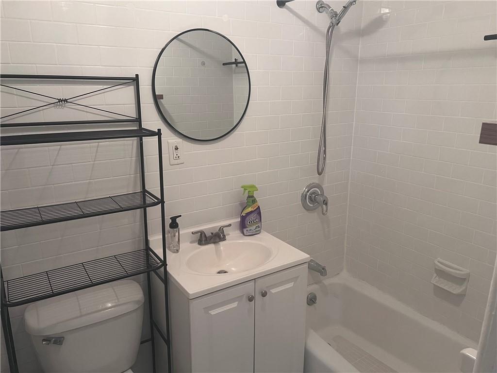 Rockaway Park, New York 11694, United States, ,1 BathroomBathrooms,Residential,Active,196843
