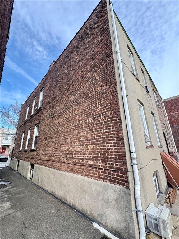 Middle Village, New York 11379, United States, 5 Bedrooms Bedrooms, ,3 BathroomsBathrooms,Residential,Active,4700