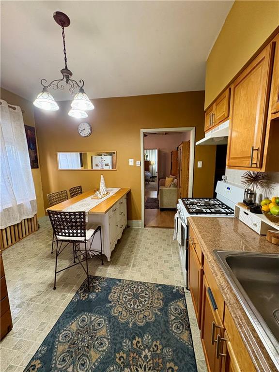 Middle Village, New York 11379, United States, 5 Bedrooms Bedrooms, ,3 BathroomsBathrooms,Residential,Active,4700