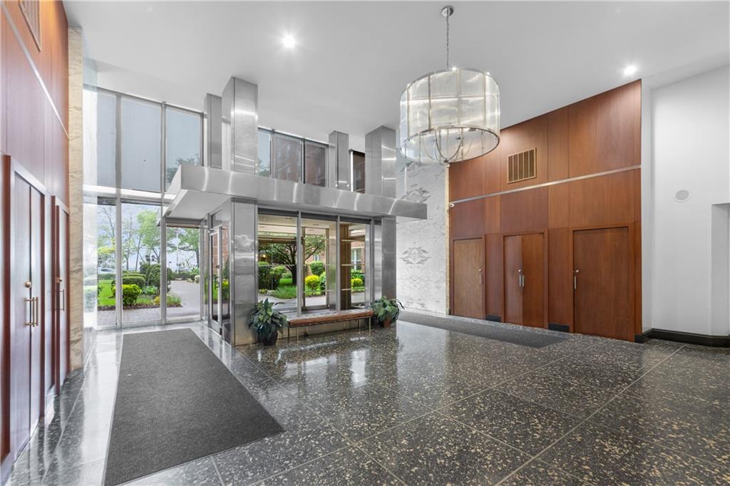 Brooklyn, New York 11209, United States, 1 Bedroom Bedrooms, ,1 BathroomBathrooms,Residential,Pending,123919