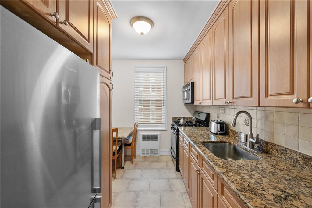 Brooklyn, New York 11209, United States, 1 Bedroom Bedrooms, ,1 BathroomBathrooms,Residential,Pending,123919