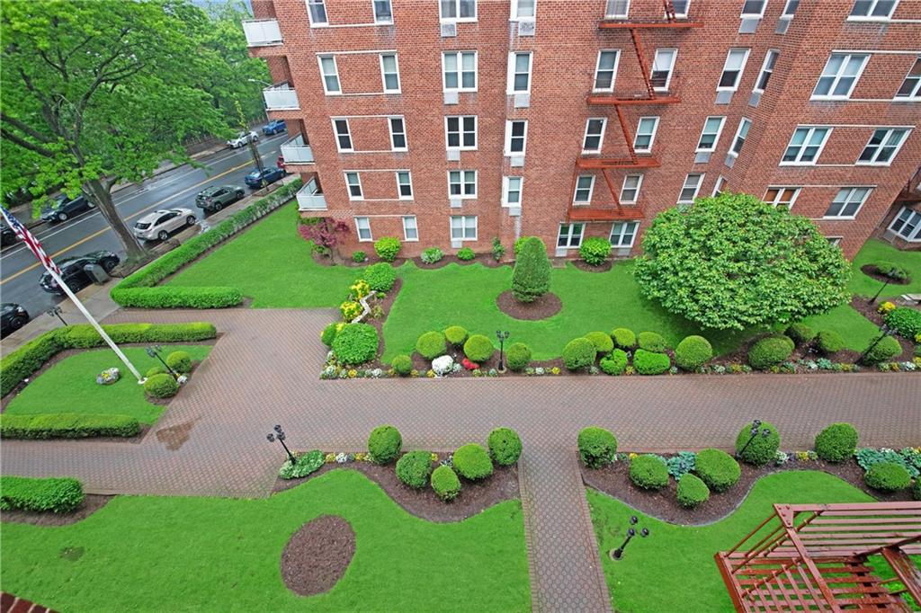 Brooklyn, New York 11209, United States, 1 Bedroom Bedrooms, ,1 BathroomBathrooms,Residential,Pending,123919