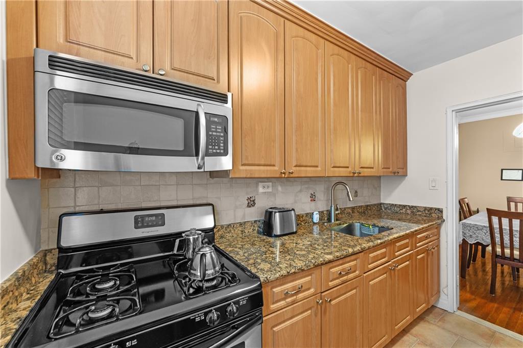 Brooklyn, New York 11209, United States, 1 Bedroom Bedrooms, ,1 BathroomBathrooms,Residential,Pending,123919