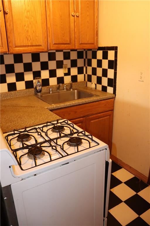 Brooklyn, New York 11236, United States, 3 Bedrooms Bedrooms, ,2 BathroomsBathrooms,Residential,Active,245244