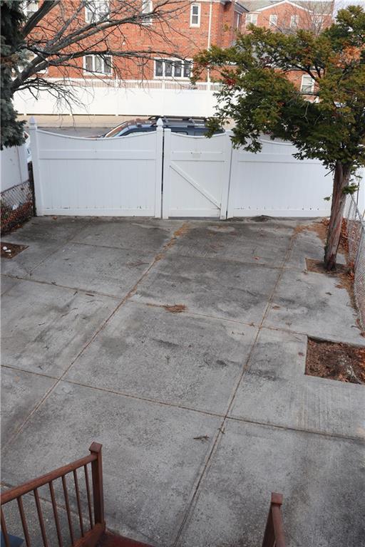 Brooklyn, New York 11236, United States, 3 Bedrooms Bedrooms, ,2 BathroomsBathrooms,Residential,Active,245244