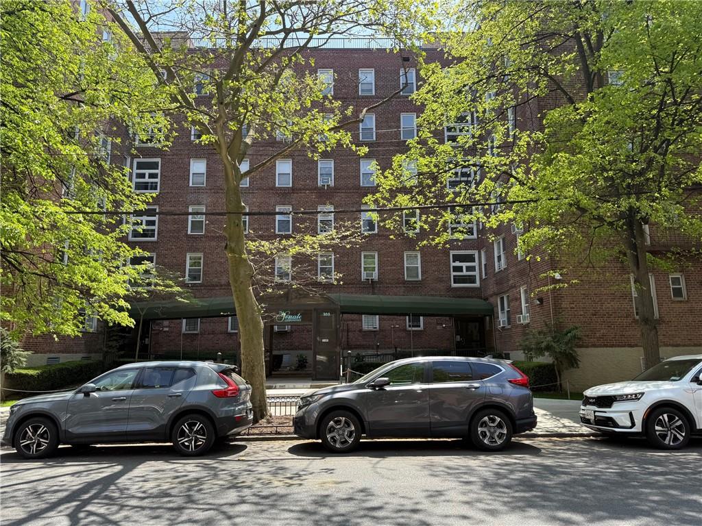 Brooklyn, New York 11223, United States, 1 Bedroom Bedrooms, ,1 BathroomBathrooms,Residential,Active,121915