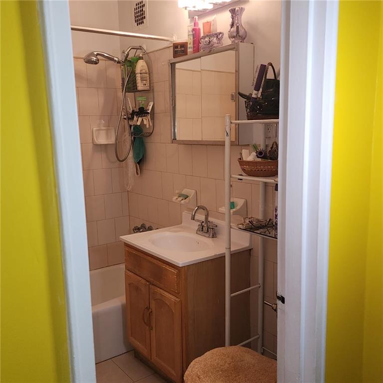 Brooklyn, New York 11234, United States, 1 Bedroom Bedrooms, ,1 BathroomBathrooms,Residential,Active,46473