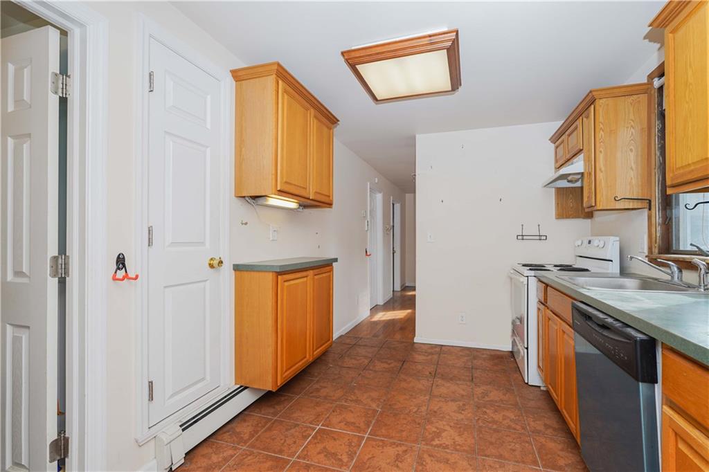 Island Park, New York 11558, United States, 2 Bedrooms Bedrooms, ,1 BathroomBathrooms,Residential,Pending,36516