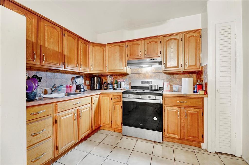 Brooklyn, New York 11236, United States, ,4 BathroomsBathrooms,Residential,Active,38296