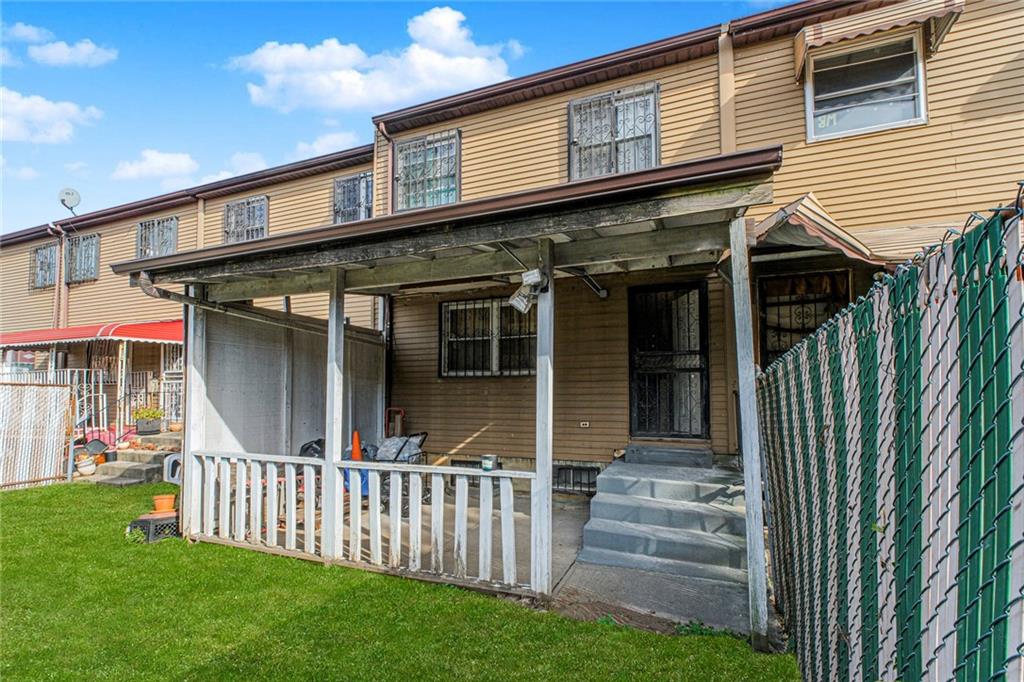 Brooklyn, New York 11208, United States, 3 Bedrooms Bedrooms, ,2 BathroomsBathrooms,Residential,Active,236283