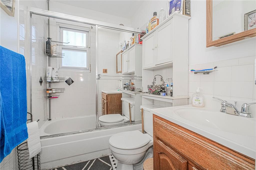 Brooklyn, New York 11208, United States, 3 Bedrooms Bedrooms, ,2 BathroomsBathrooms,Residential,Active,236283