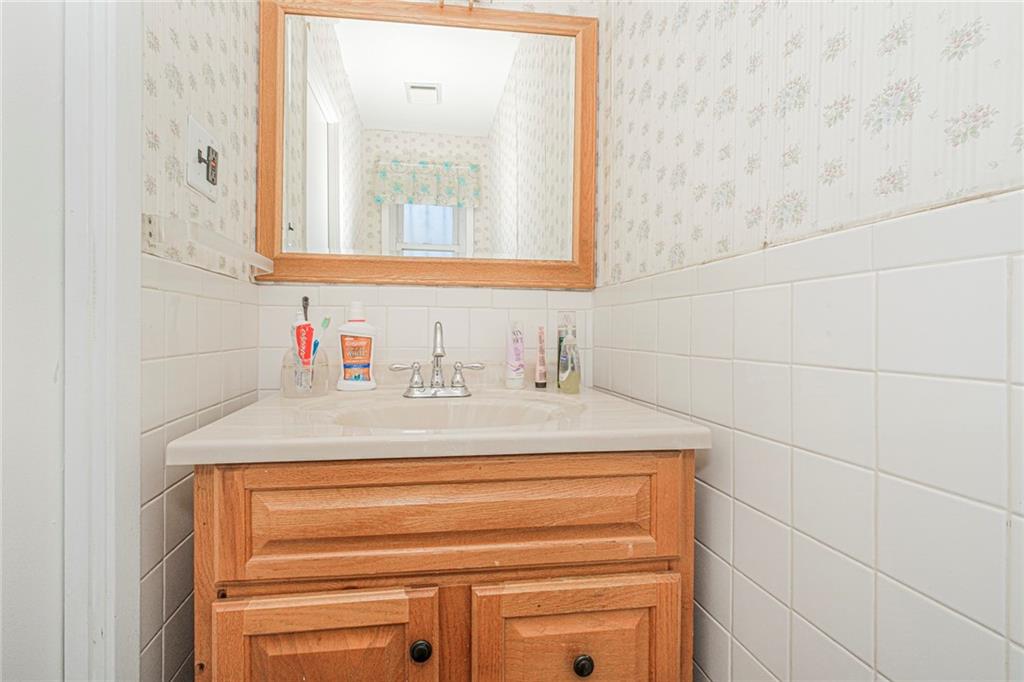 Brooklyn, New York 11208, United States, 3 Bedrooms Bedrooms, ,2 BathroomsBathrooms,Residential,Active,236283