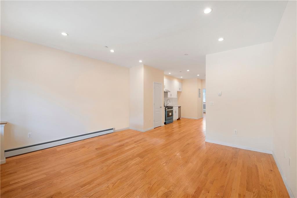 Brooklyn, New York 11228, United States, 2 Bedrooms Bedrooms, ,3 BathroomsBathrooms,Residential,Pending,48035