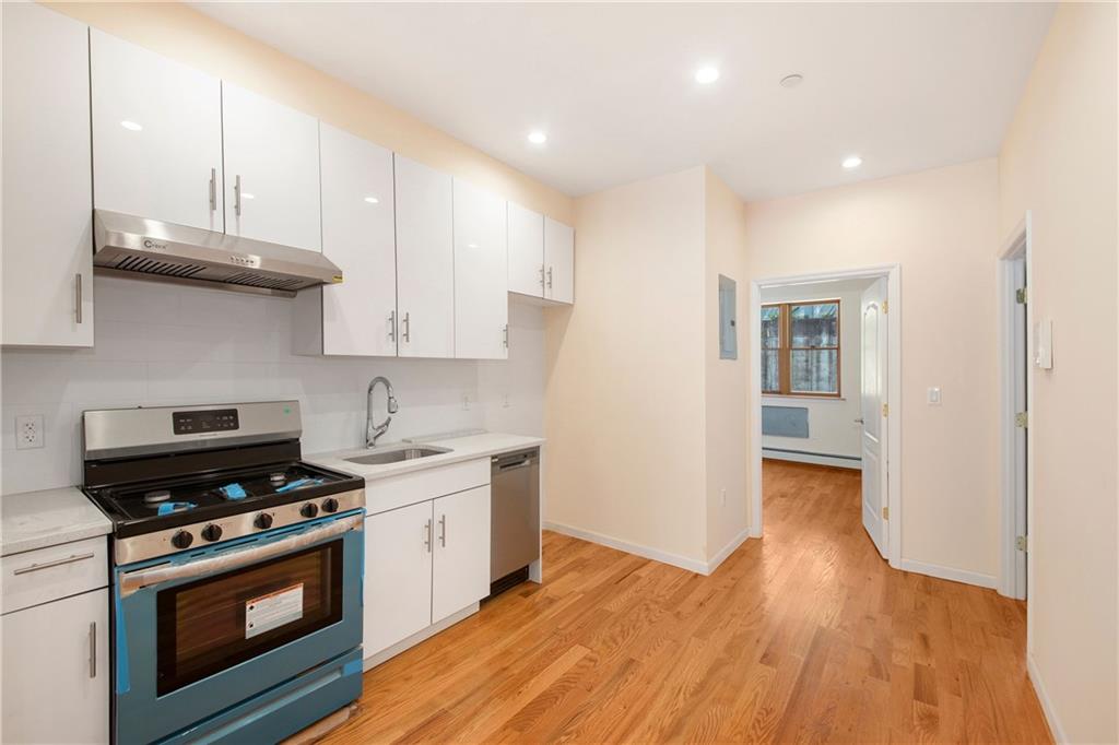 Brooklyn, New York 11228, United States, 2 Bedrooms Bedrooms, ,3 BathroomsBathrooms,Residential,Pending,48035