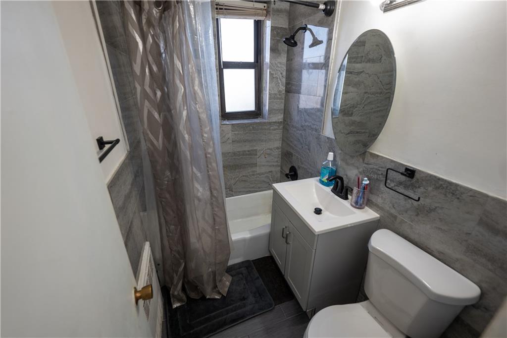 Brooklyn, New York 11234, United States, 3 Bedrooms Bedrooms, ,2 BathroomsBathrooms,Residential,Active,43402