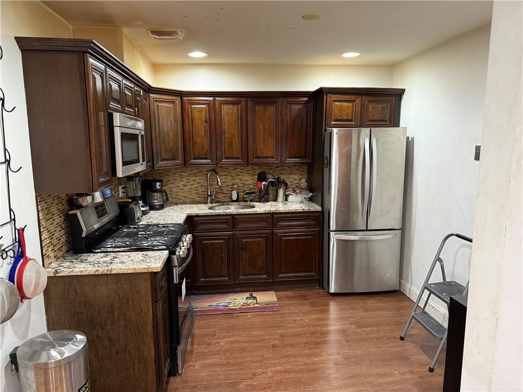 Brooklyn, New York 11236, United States, 5 Bedrooms Bedrooms, ,3 BathroomsBathrooms,Residential,Active,102459