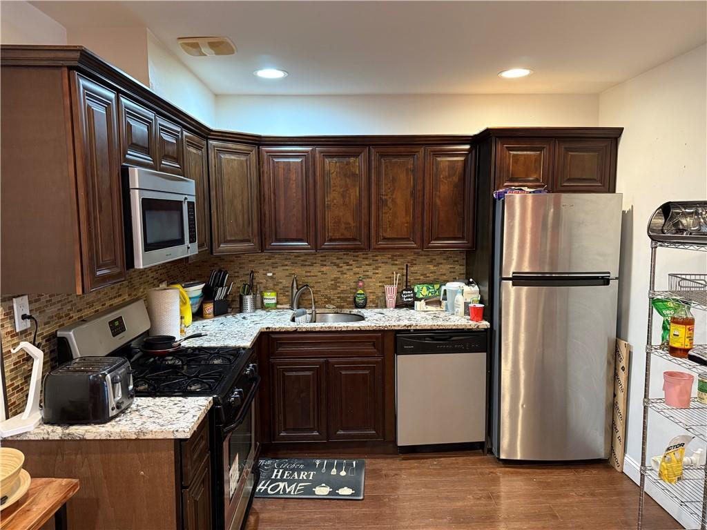 Brooklyn, New York 11236, United States, 5 Bedrooms Bedrooms, ,3 BathroomsBathrooms,Residential,Active,102459