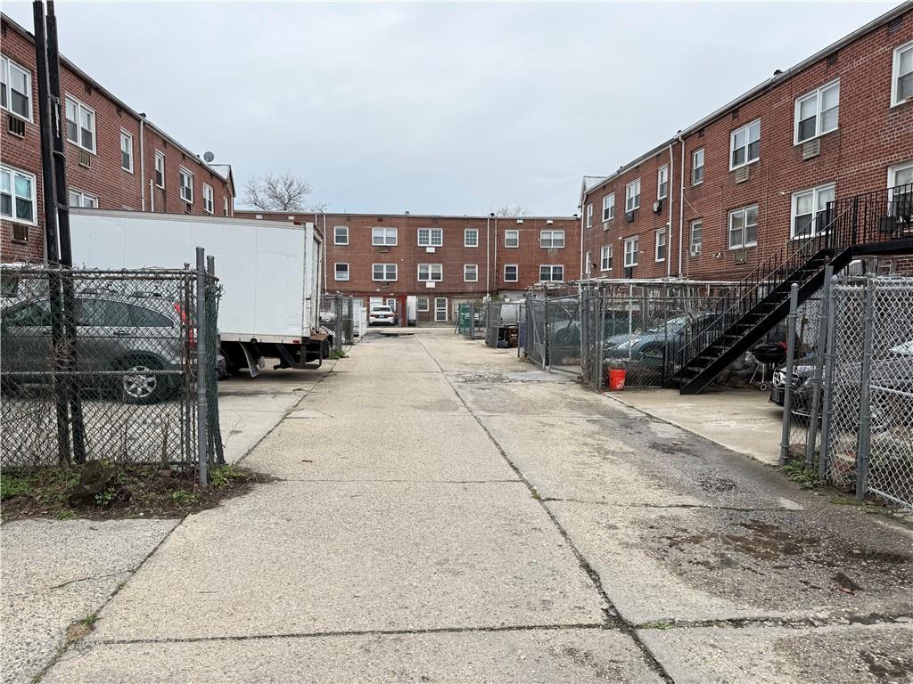 Brooklyn, New York 11236, United States, 5 Bedrooms Bedrooms, ,3 BathroomsBathrooms,Residential,Active,102459