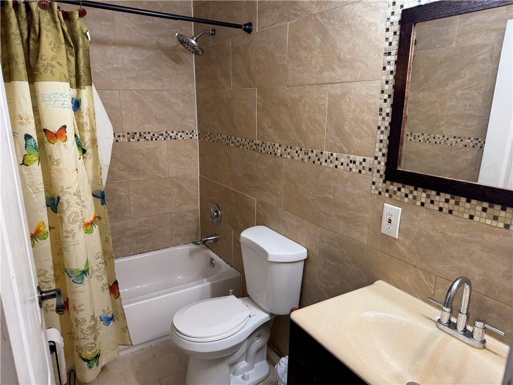 Brooklyn, New York 11236, United States, 5 Bedrooms Bedrooms, ,3 BathroomsBathrooms,Residential,Active,102459