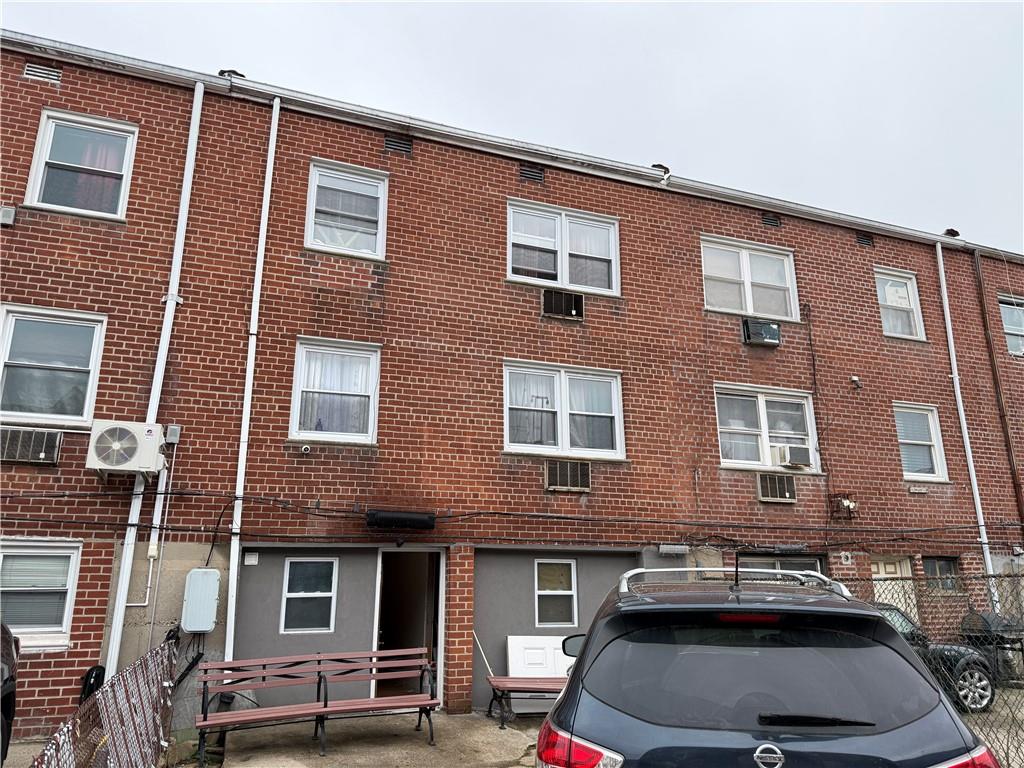 Brooklyn, New York 11236, United States, 5 Bedrooms Bedrooms, ,3 BathroomsBathrooms,Residential,Active,102459