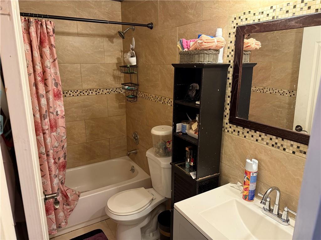 Brooklyn, New York 11236, United States, 5 Bedrooms Bedrooms, ,3 BathroomsBathrooms,Residential,Active,102459