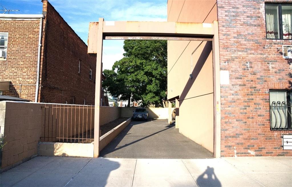 Brooklyn, New York 11229, United States, 2 Bedrooms Bedrooms, ,2 BathroomsBathrooms,Residential,Active,173032