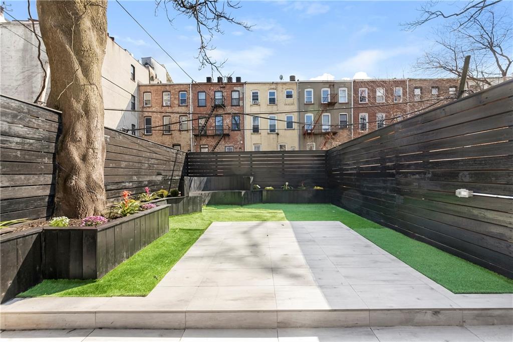 Brooklyn, New York 11221, United States, 7 Bedrooms Bedrooms, ,5 BathroomsBathrooms,Residential,Active,144565
