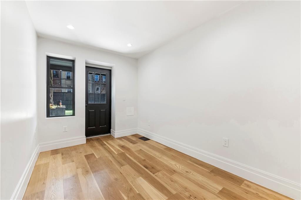 Brooklyn, New York 11221, United States, 7 Bedrooms Bedrooms, ,5 BathroomsBathrooms,Residential,Active,144565