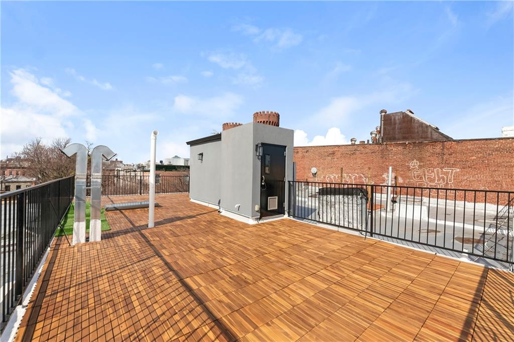 Brooklyn, New York 11221, United States, 7 Bedrooms Bedrooms, ,5 BathroomsBathrooms,Residential,Active,144565