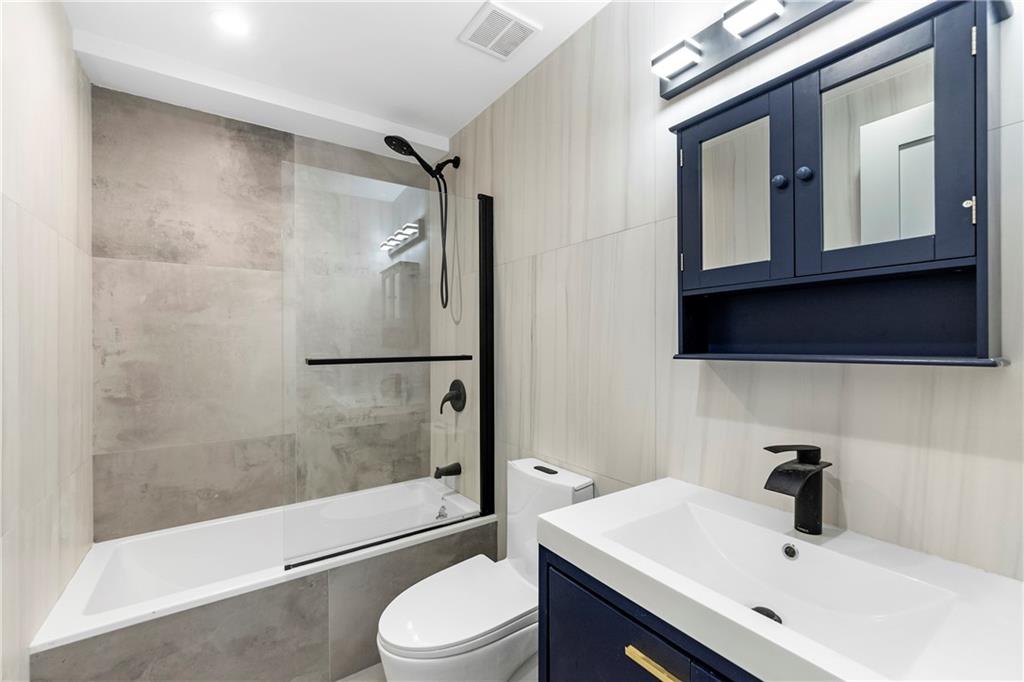 Brooklyn, New York 11221, United States, 7 Bedrooms Bedrooms, ,5 BathroomsBathrooms,Residential,Active,144565