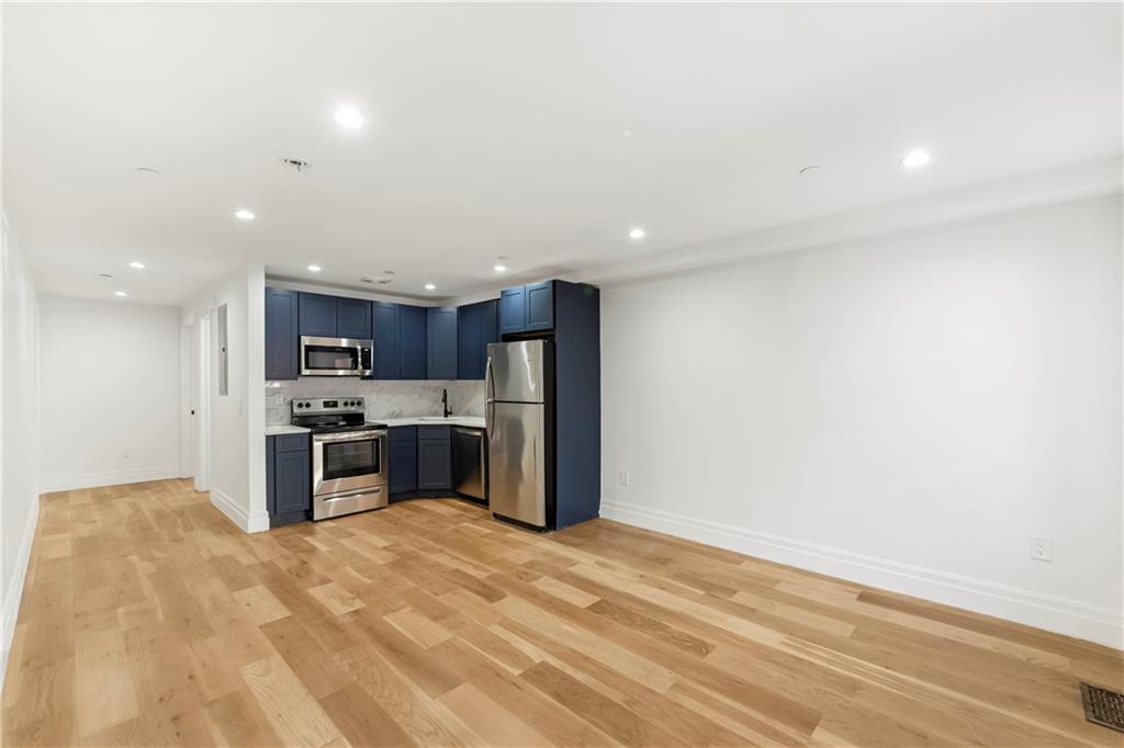 Brooklyn, New York 11221, United States, 7 Bedrooms Bedrooms, ,5 BathroomsBathrooms,Residential,Active,144565