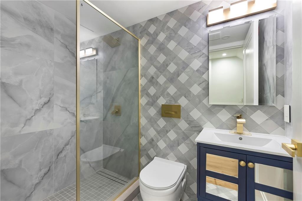 Brooklyn, New York 11221, United States, 7 Bedrooms Bedrooms, ,5 BathroomsBathrooms,Residential,Active,144565