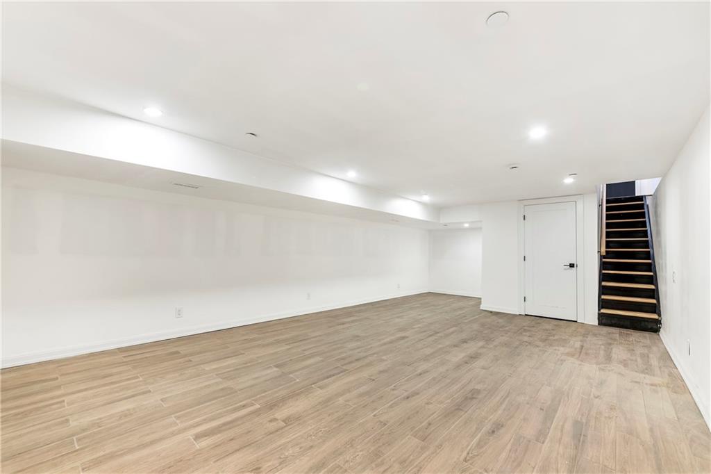 Brooklyn, New York 11221, United States, 7 Bedrooms Bedrooms, ,5 BathroomsBathrooms,Residential,Active,144565