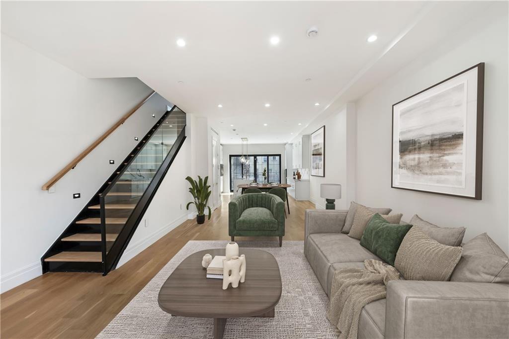 Brooklyn, New York 11221, United States, 7 Bedrooms Bedrooms, ,5 BathroomsBathrooms,Residential,Active,144565