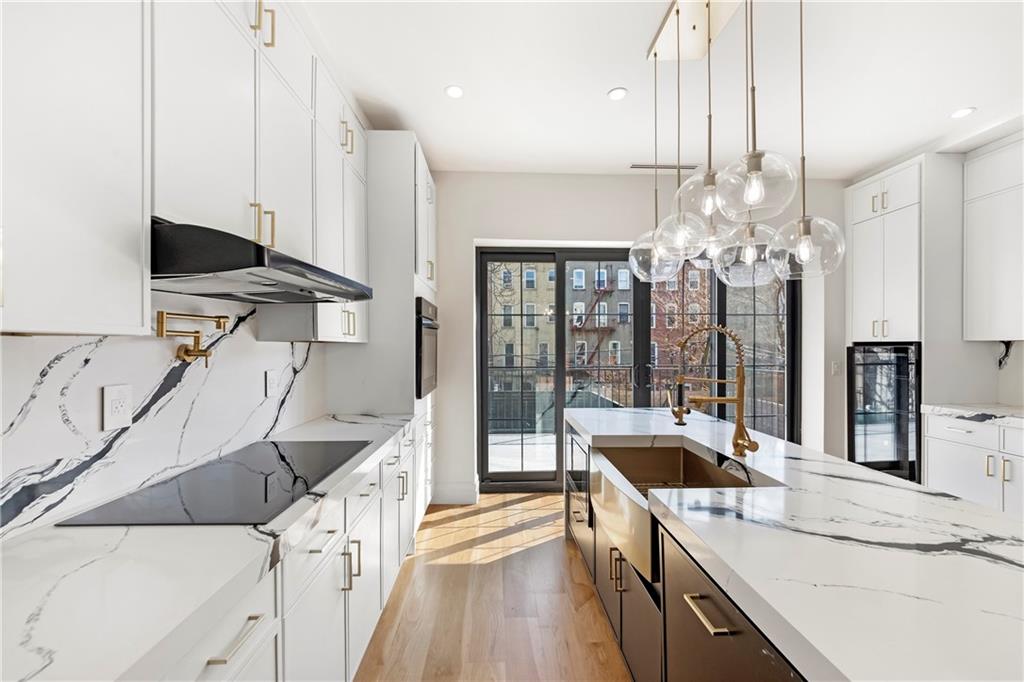 Brooklyn, New York 11221, United States, 7 Bedrooms Bedrooms, ,5 BathroomsBathrooms,Residential,Active,144565