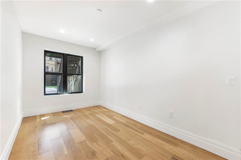 Brooklyn, New York 11221, United States, 7 Bedrooms Bedrooms, ,5 BathroomsBathrooms,Residential,Active,144565