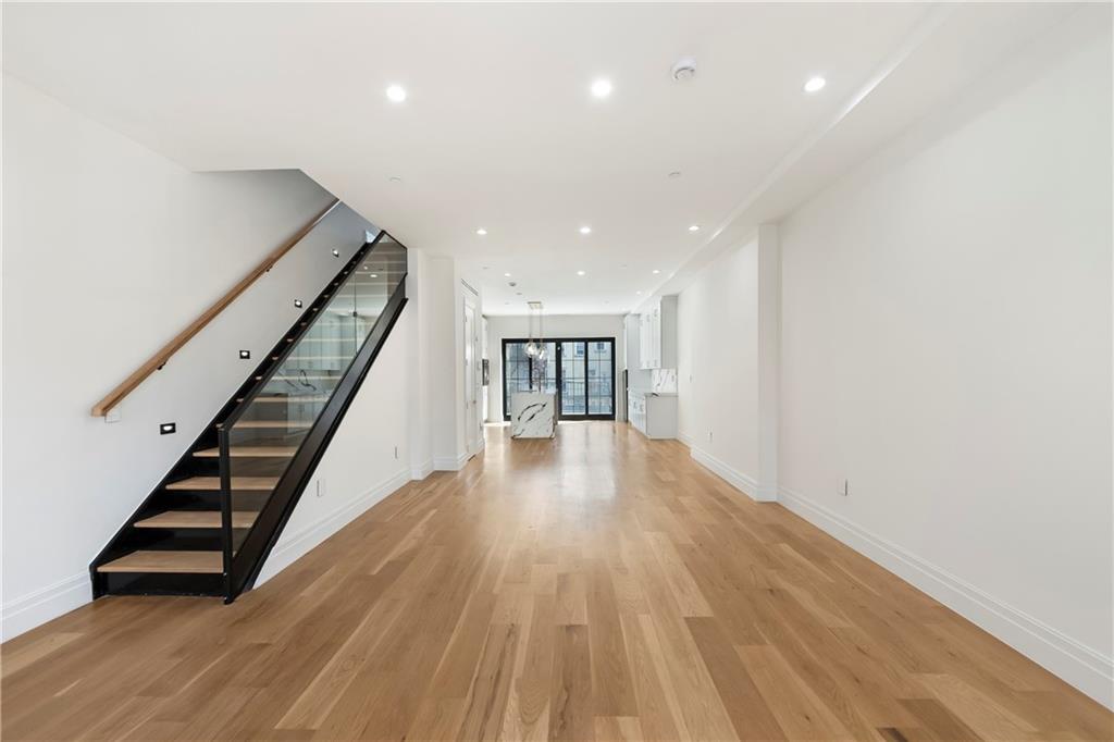 Brooklyn, New York 11221, United States, 7 Bedrooms Bedrooms, ,5 BathroomsBathrooms,Residential,Active,144565
