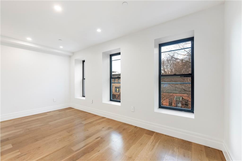 Brooklyn, New York 11221, United States, 7 Bedrooms Bedrooms, ,5 BathroomsBathrooms,Residential,Active,144565