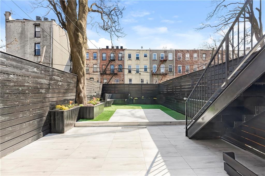 Brooklyn, New York 11221, United States, 7 Bedrooms Bedrooms, ,5 BathroomsBathrooms,Residential,Active,144565