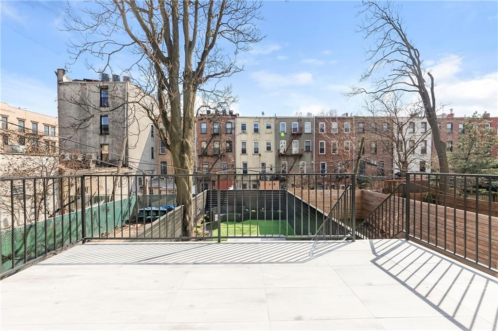 Brooklyn, New York 11221, United States, 7 Bedrooms Bedrooms, ,5 BathroomsBathrooms,Residential,Active,144565