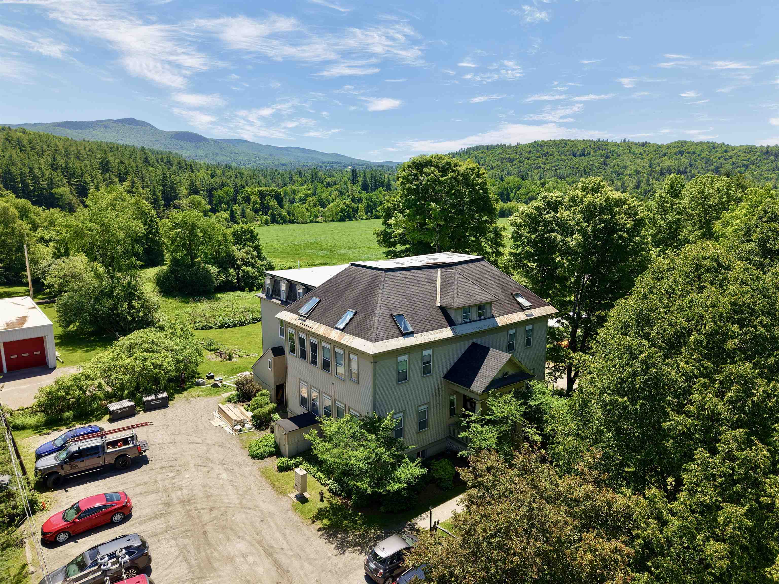 4125 Main Street 6