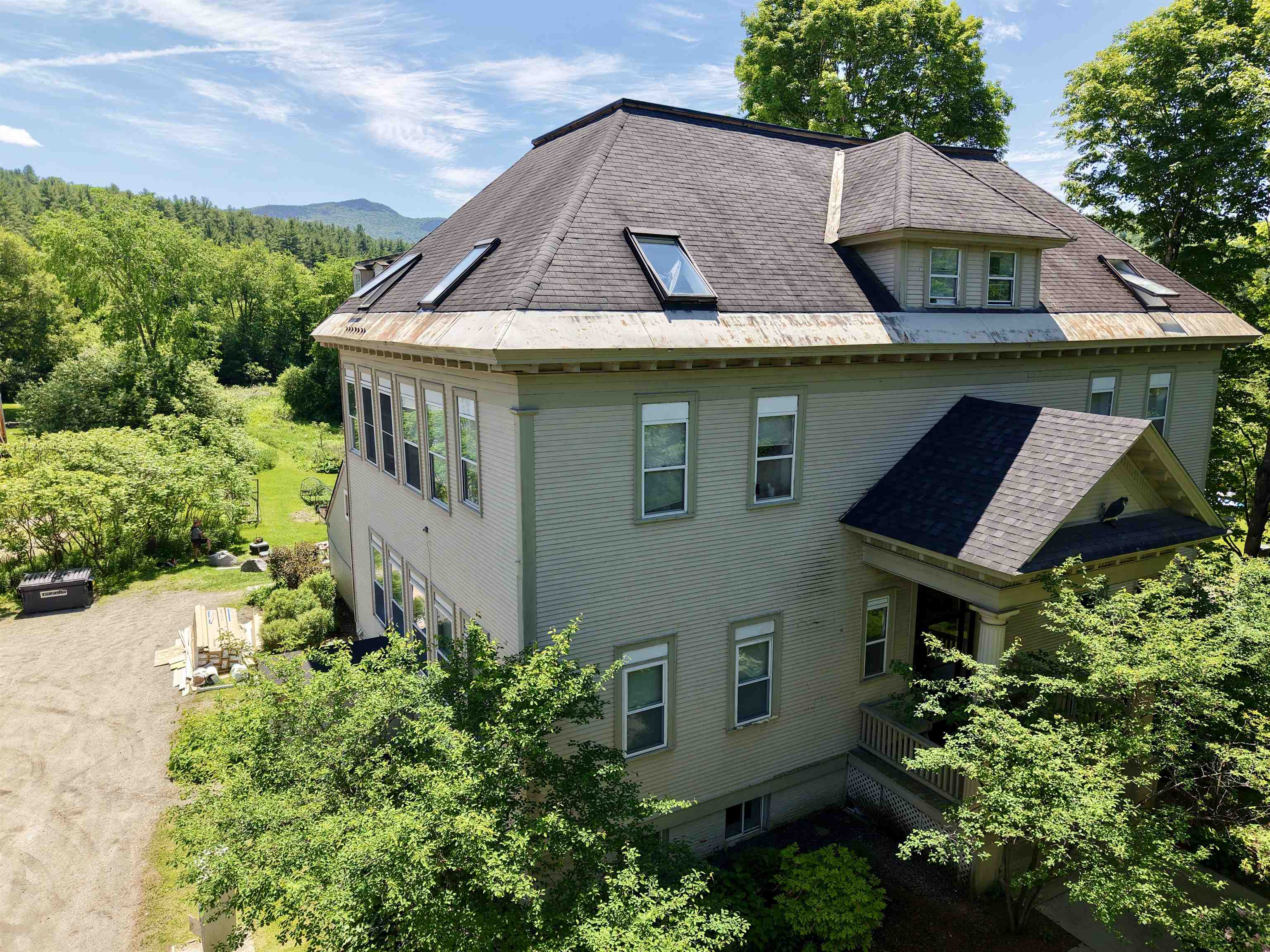 4125 Main Street 6
