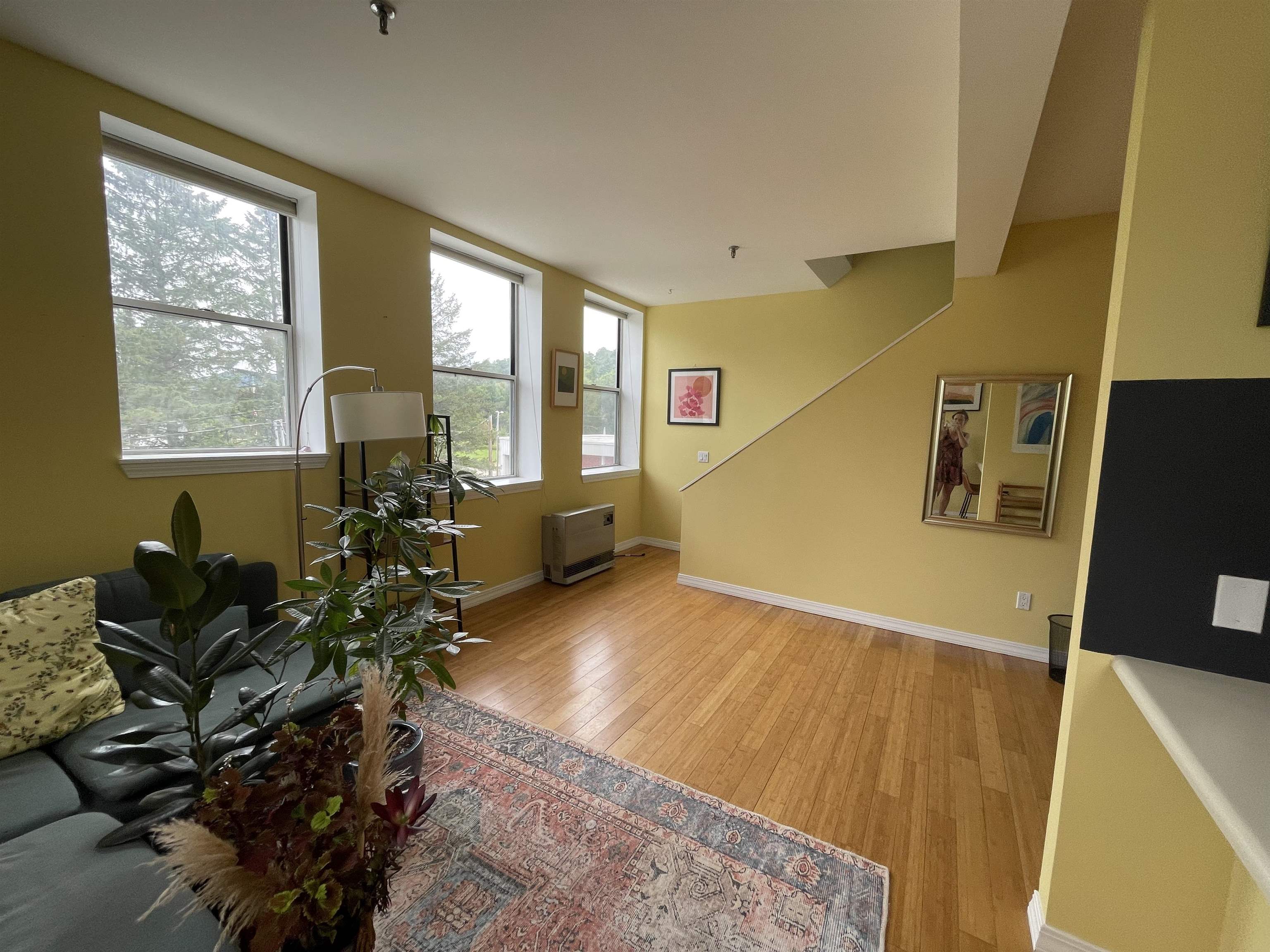 4125 Main Street 6