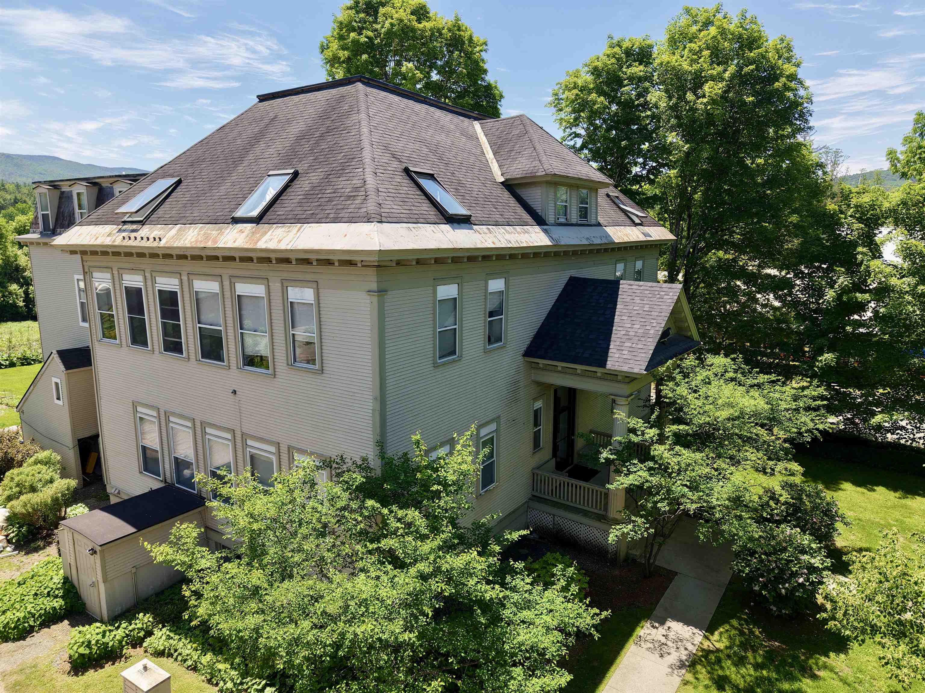 4125 Main Street 6