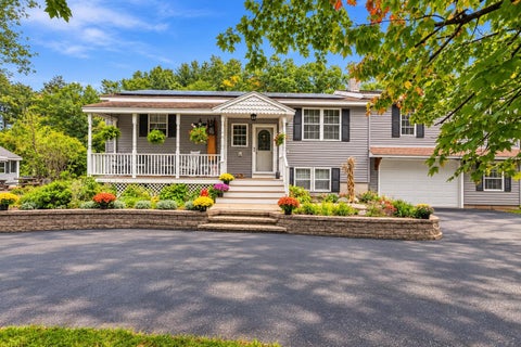 Photo of 4 Woodbury Drive, Nashua, NH 03062 (MLS # 5114777)