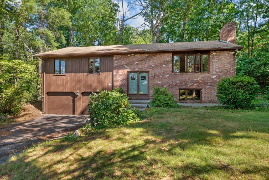 Photo of 312 Walnut Hill Avenue, Manchester, NH 03104 (MLS # 5101799)